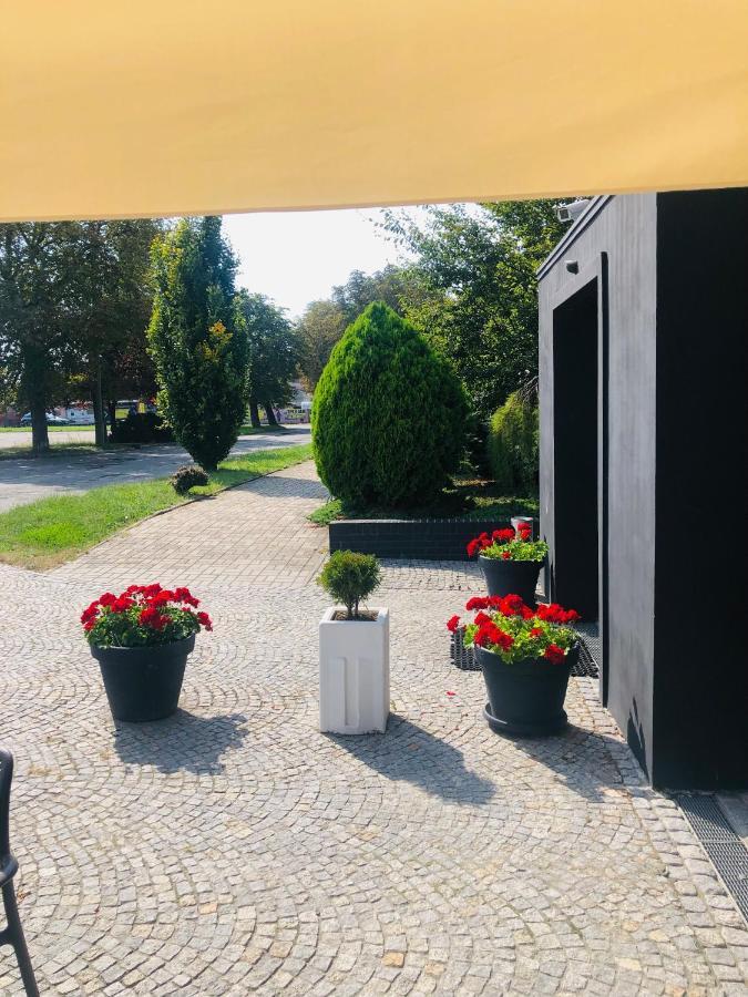 Jelcz-Laskowice Pensjonat Trzy Stawy المظهر الخارجي الصورة